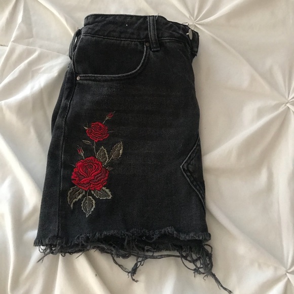 SOLD black denim skirt with rose embroidery - Picture 3 of 4